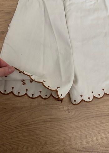 Koton Kıds Nakışlı Beyaz Mini Şort - Görsel 5