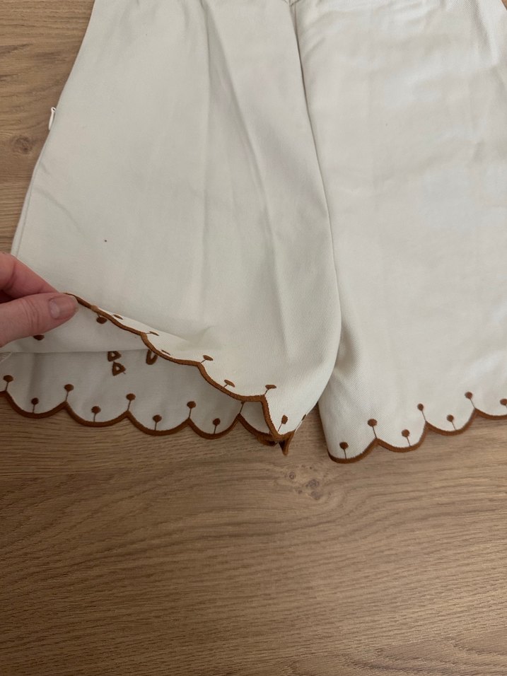 Koton Kıds Nakışlı Beyaz Mini Şort - Görsel 5