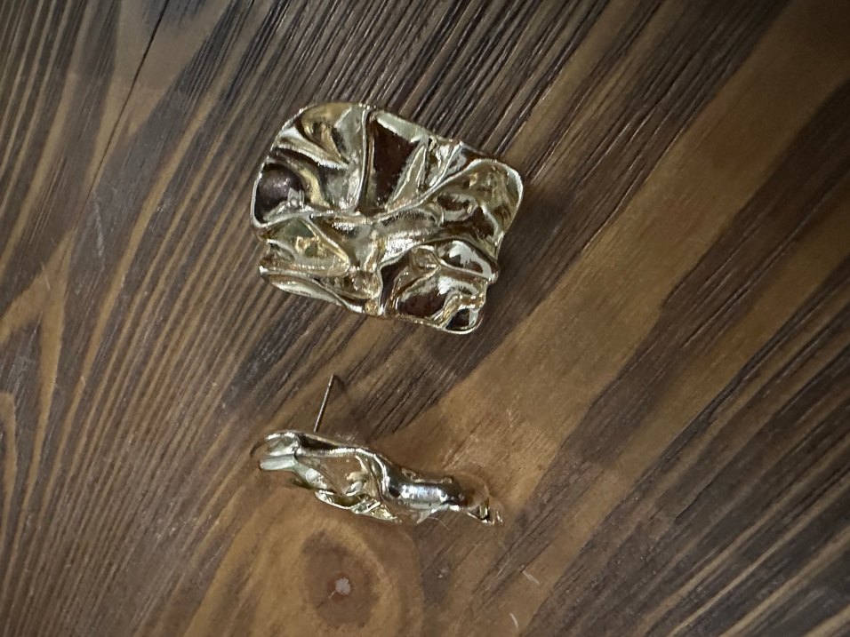 Kadın Pilili Altın renk Küpeler - Görsel 2