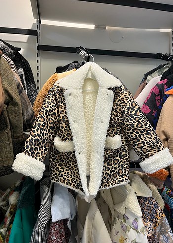 Leopar Desenli kalın çocuk mont - Görsel 2