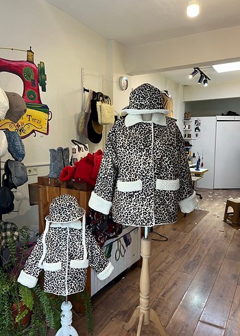 Leopar Desenli Beyaz Kürklü Kız Mont - Görsel 2
