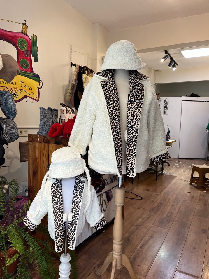 Leopar Desenli Beyaz Kürklü Kız Mont - Görsel 4