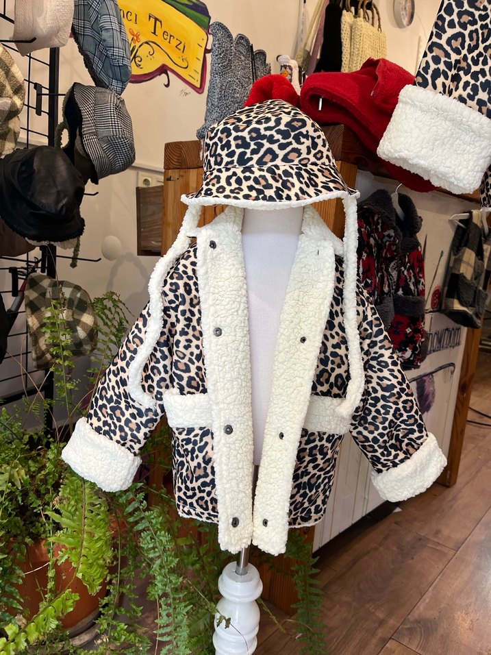 Leopar Desenli Beyaz Kürklü Kız Mont - Görsel 3
