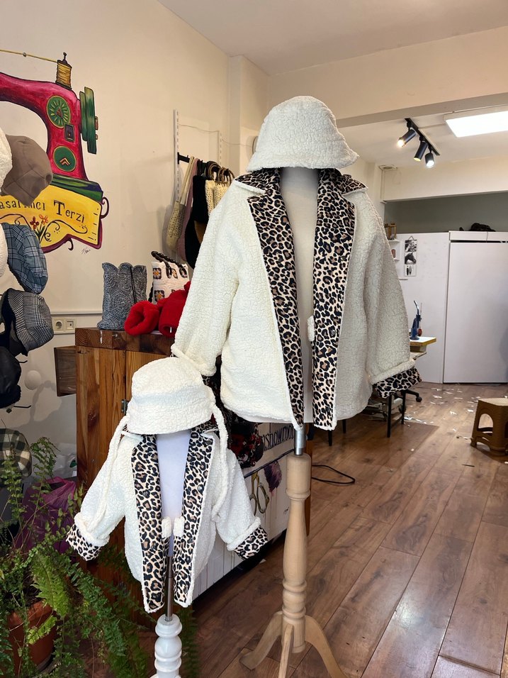 Leopar Desenli Beyaz Kürklü Kız Mont - Görsel 5