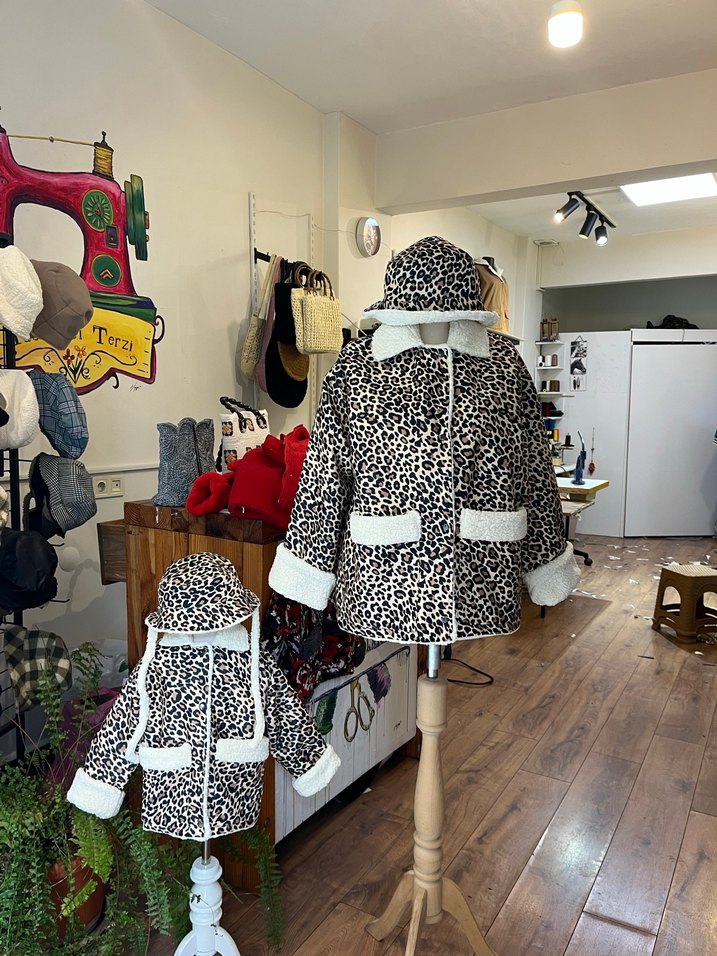 Leopar Desenli Beyaz Kürklü Kız Mont - Görsel 2