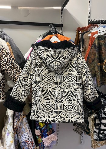 Desenli Bohem Kapüşonlu çocuk mont - Görsel 4