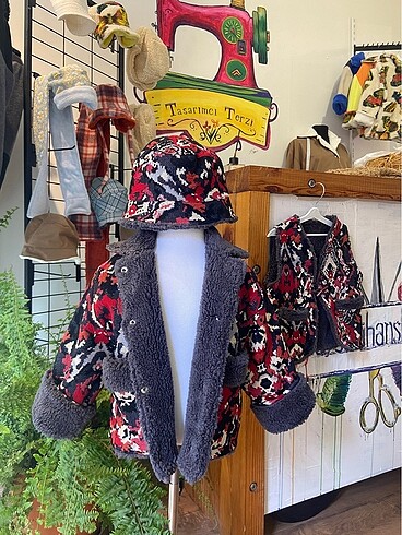 Kilim desenli çocuk mont şapka kombini