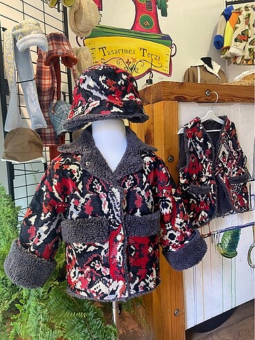 Zara Kilim desenli çocuk mont şapka kombini