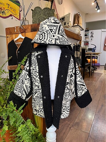 Gotik desenli çocuk mont şapka