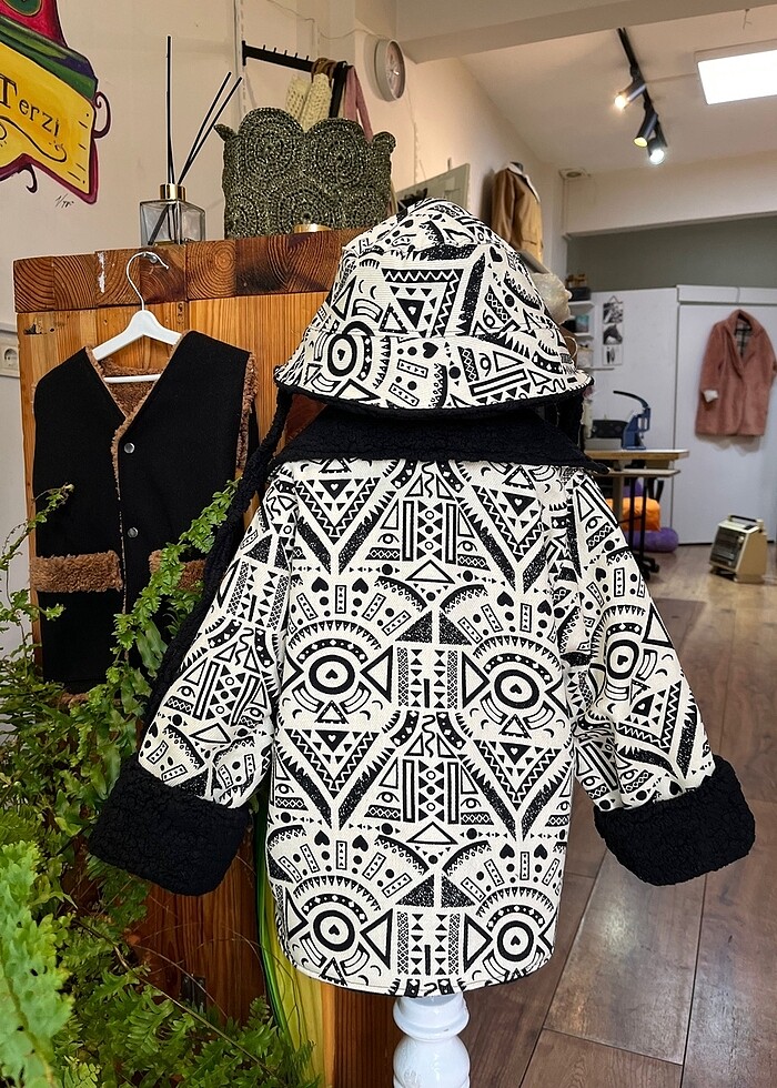 Gotik desenli çocuk mont şapka - Görsel 2