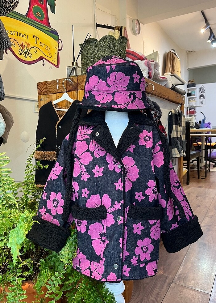 Pembe çiçek desenli çocuk mont şapka - Görsel 2