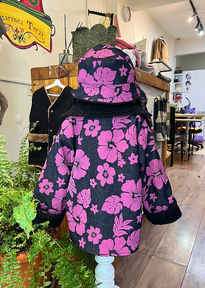 Pembe çiçek desenli çocuk mont şapka - Görsel 4