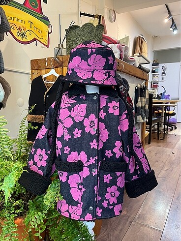 Zara Pembe çiçekli çift taraflı çocuk mont şapka