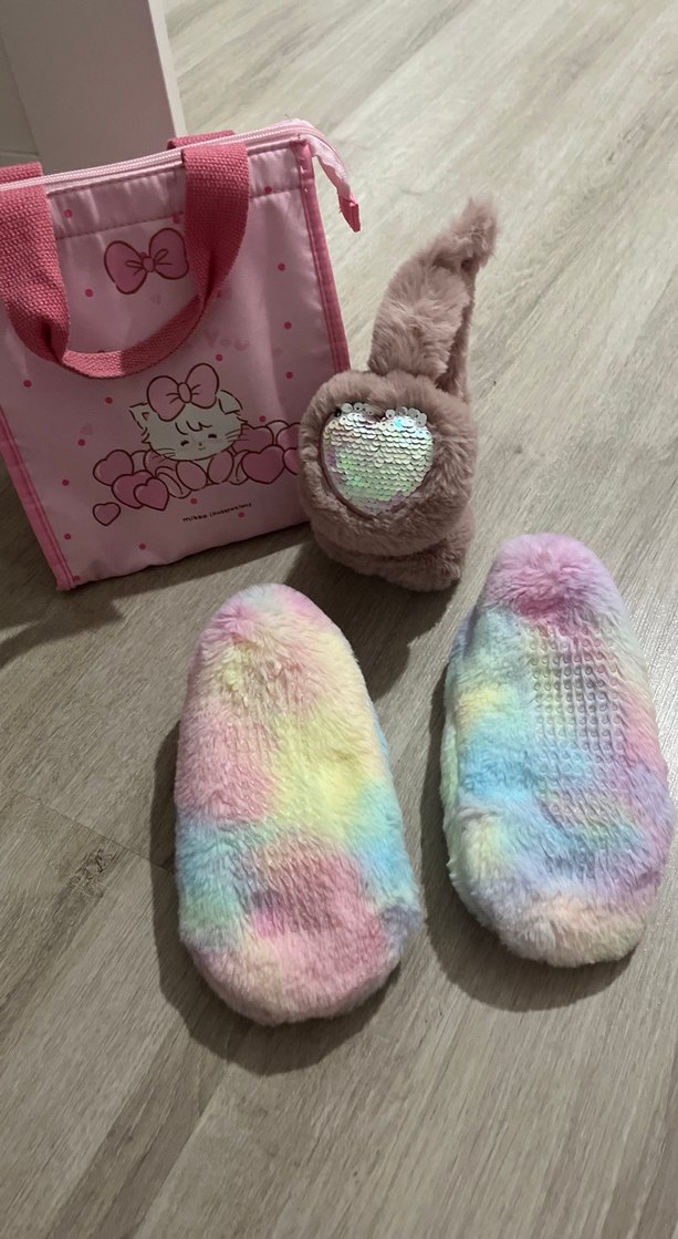 Çanta kulaklık ve ev patiği 3 ü bir arada - Görsel 5