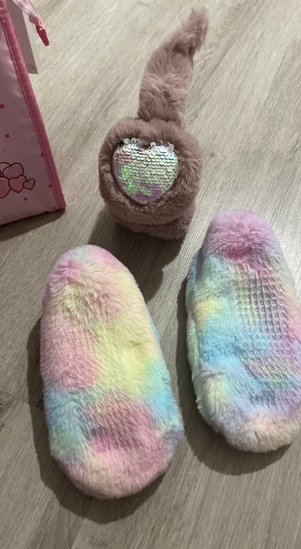 Çanta kulaklık ve ev patiği 3 ü bir arada - Görsel 4