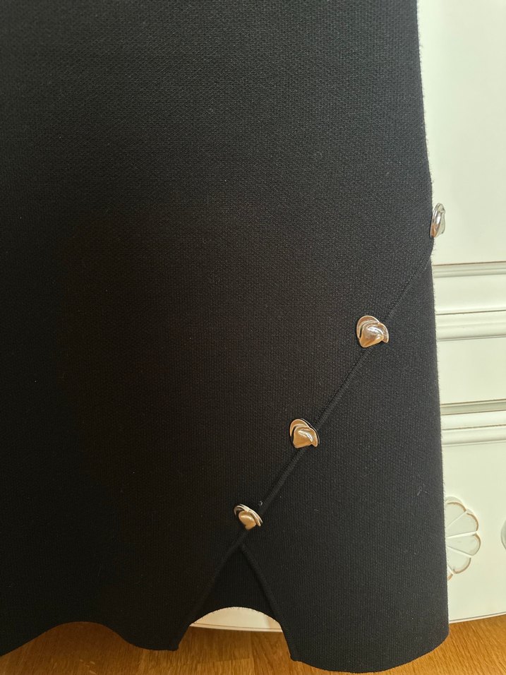 Düğmeli Siyah Midi Triko Elbise - Görsel 2