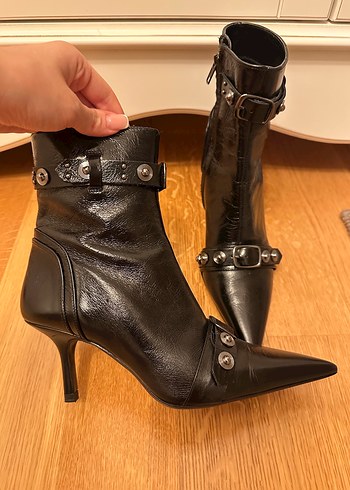 37 Beden siyah Renk Siyah Deri Tokalı Stiletto Topuklu Kadın Bot
