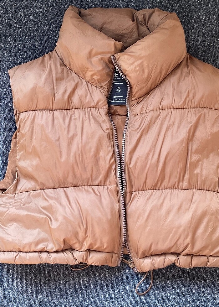 Stradivarius kadın şişme yelek - Görsel 2