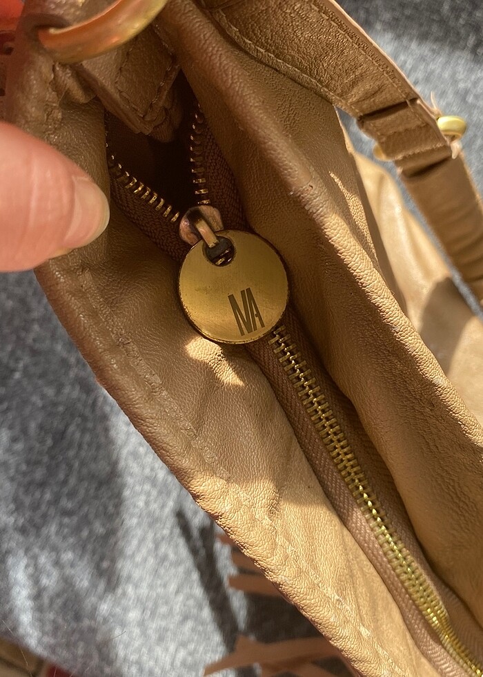 Püsküllü kadın çanta - Görsel 4