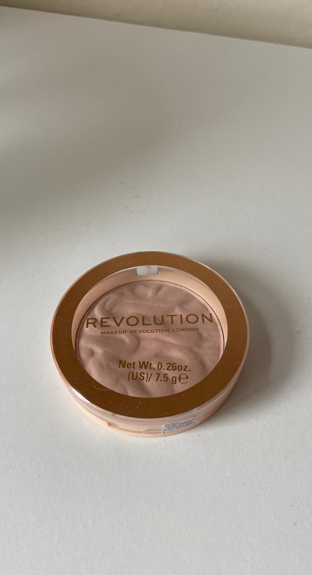 Revolution Parlak Bej Pudra 7,5 g - Görsel 2