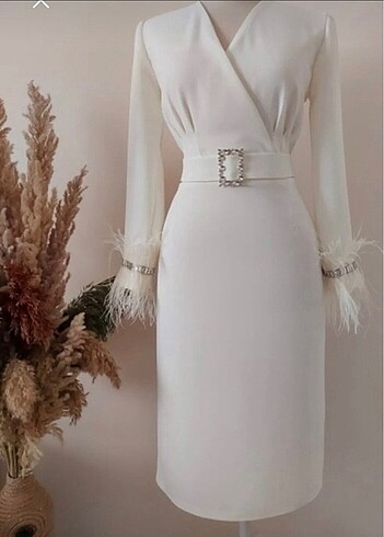 Elif Şimal Otriş kol detaylı nişan elbisesi