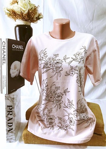 (XL) PEMBE ÇİÇEK DESENLİ ŞIK SPOR TİWİL KISA KOL PENYE BLUZ