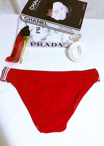 Çizgili Desenli Kırmızı Bikini Takımı - Görsel 5