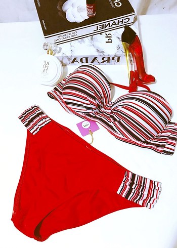 Çizgili Desenli Kırmızı Bikini Takımı - Görsel 6