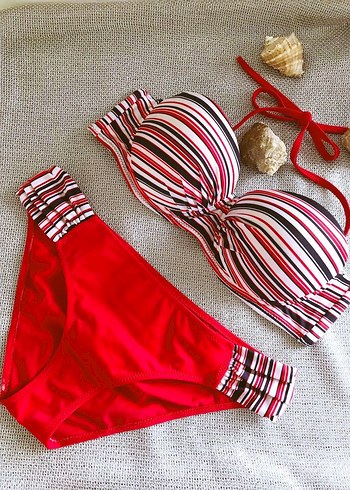 Çizgili Desenli Kırmızı Bikini Takımı - Görsel 13