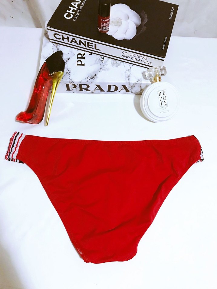 Çizgili Desenli Kırmızı Bikini Takımı - Görsel 5