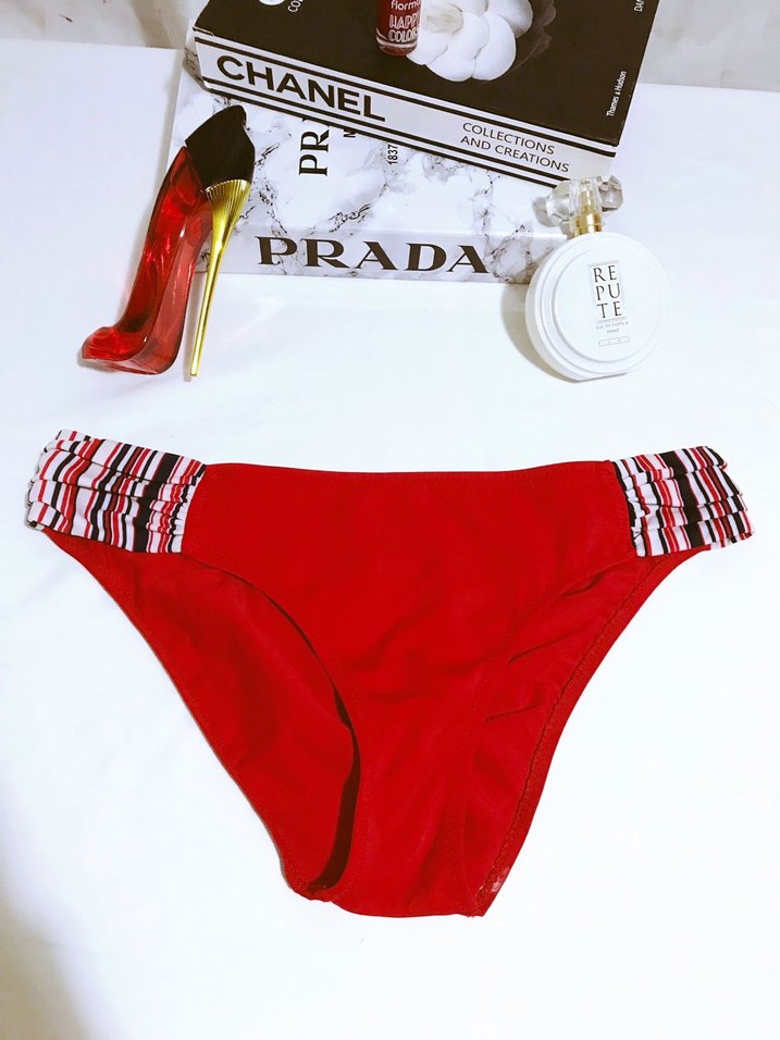 Çizgili Desenli Kırmızı Bikini Takımı - Görsel 4