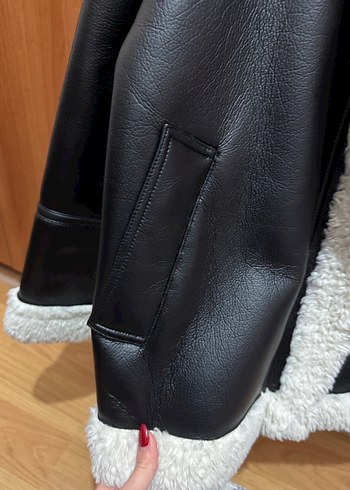 Stradivarius Siyah Deri Kürklü Kadın Ceket - Görsel 4