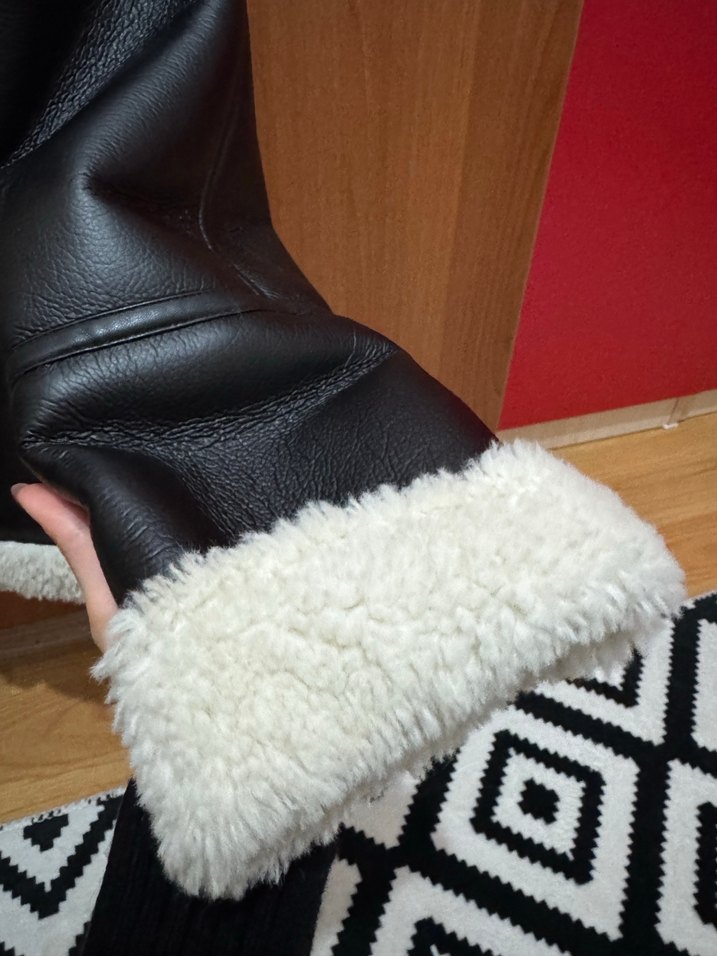 Stradivarius Siyah Deri Kürklü Kadın Ceket - Görsel 3