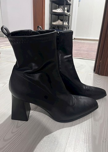 Stradivarius Siyah Deri Bot