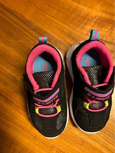 22 Beden Skechers Kız ışıklı siyah spor ayakkabı