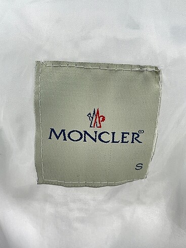 s Beden beyaz Renk Moncler Mont %70 İndirimli.