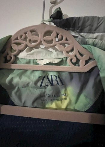 Erkek Çocuk Şeffaf Kapüşonlu Yağmurluk - Görsel 2