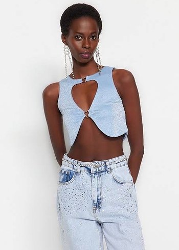 38 Beden Bebek Mavi Parıltılı Kalp Detaylı Dekolteli Crop Top Üst
