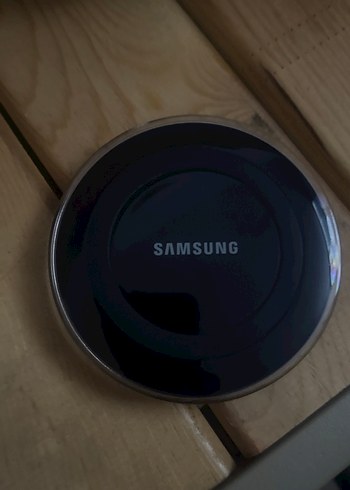Siyah Samsung Kablosuz Telefon Şarj Cihazı