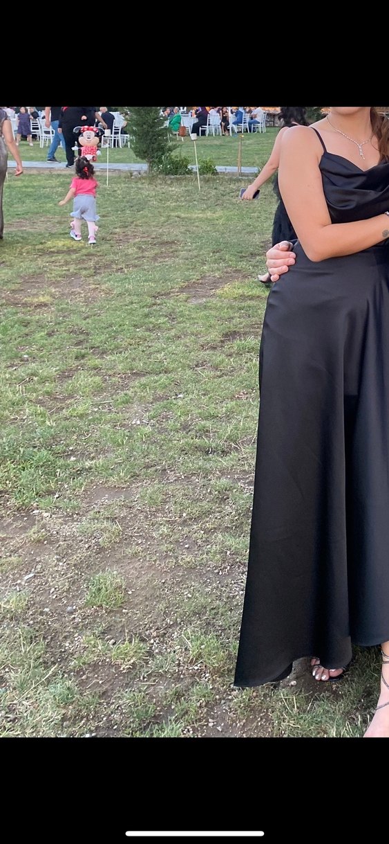 Lafaba Kadın Siyah Volanlı Yırtmaçlı Saten Abiye - Görsel 3