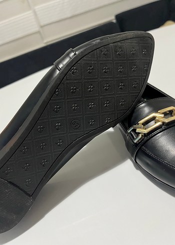 Zincir Detaylı Siyah Deri Kadın Babet - Görsel 2