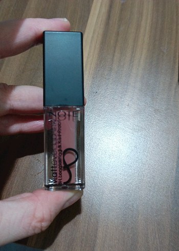 Beden kahverengi Renk Note Cosmetics Toffee Brock Mat Likit Ruj