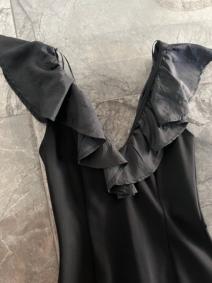 BERSHKA Siyah Volanlı Mini Elbise - Görsel 3