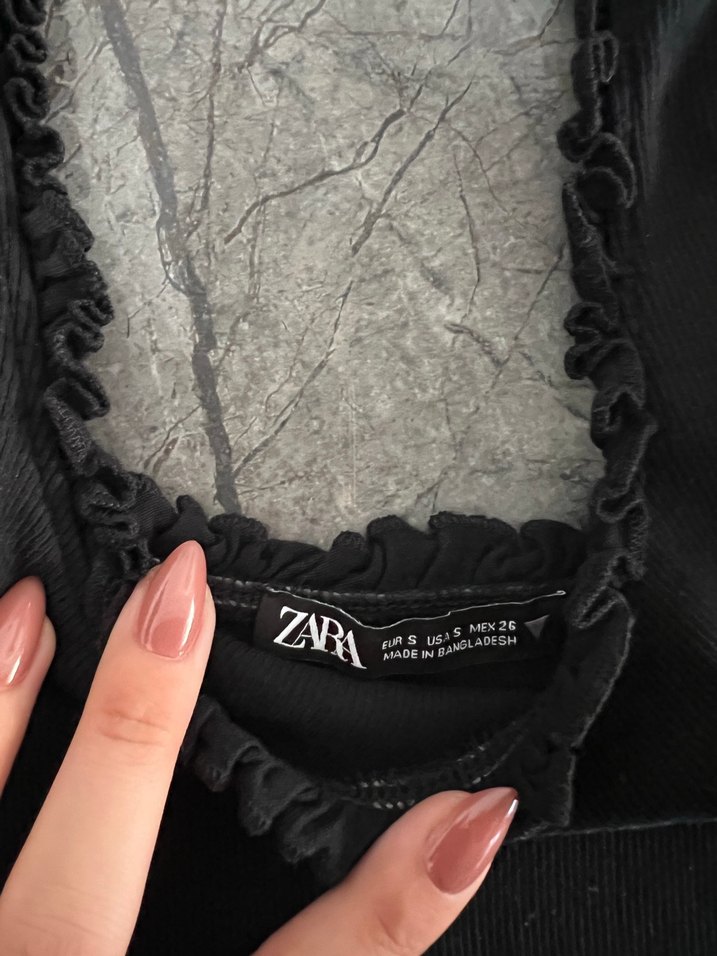 Zara Siyah Fırfırlı Kolsuz Crop Top - Görsel 3