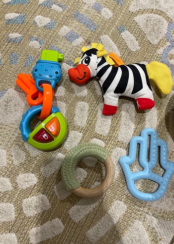 Beden Renk Renkli Bebek Diş Kaşıyıcıları ve Çıngırak Seti