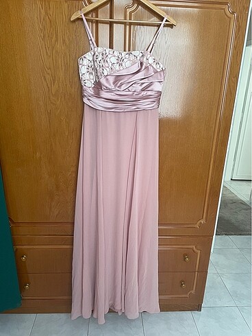 Pembe Abiye