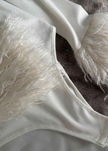 Kürk Detaylı Beyaz Uzun Kollu Bluz - Görsel 2