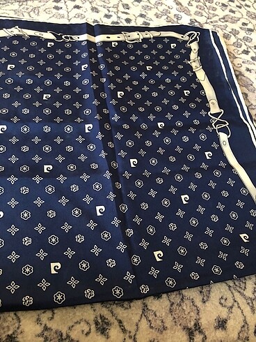 Pierre Cardin markalı İpek eşarp