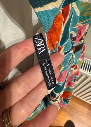 Çiçek Desenli Bel Dekolteli Şortlu Tulum - Görsel 4