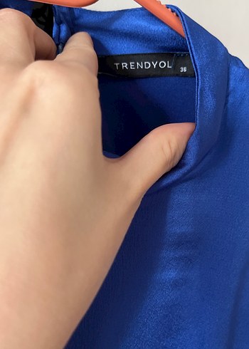 36 Beden Mavi Yüksek Yakalı Saten Mini Elbise